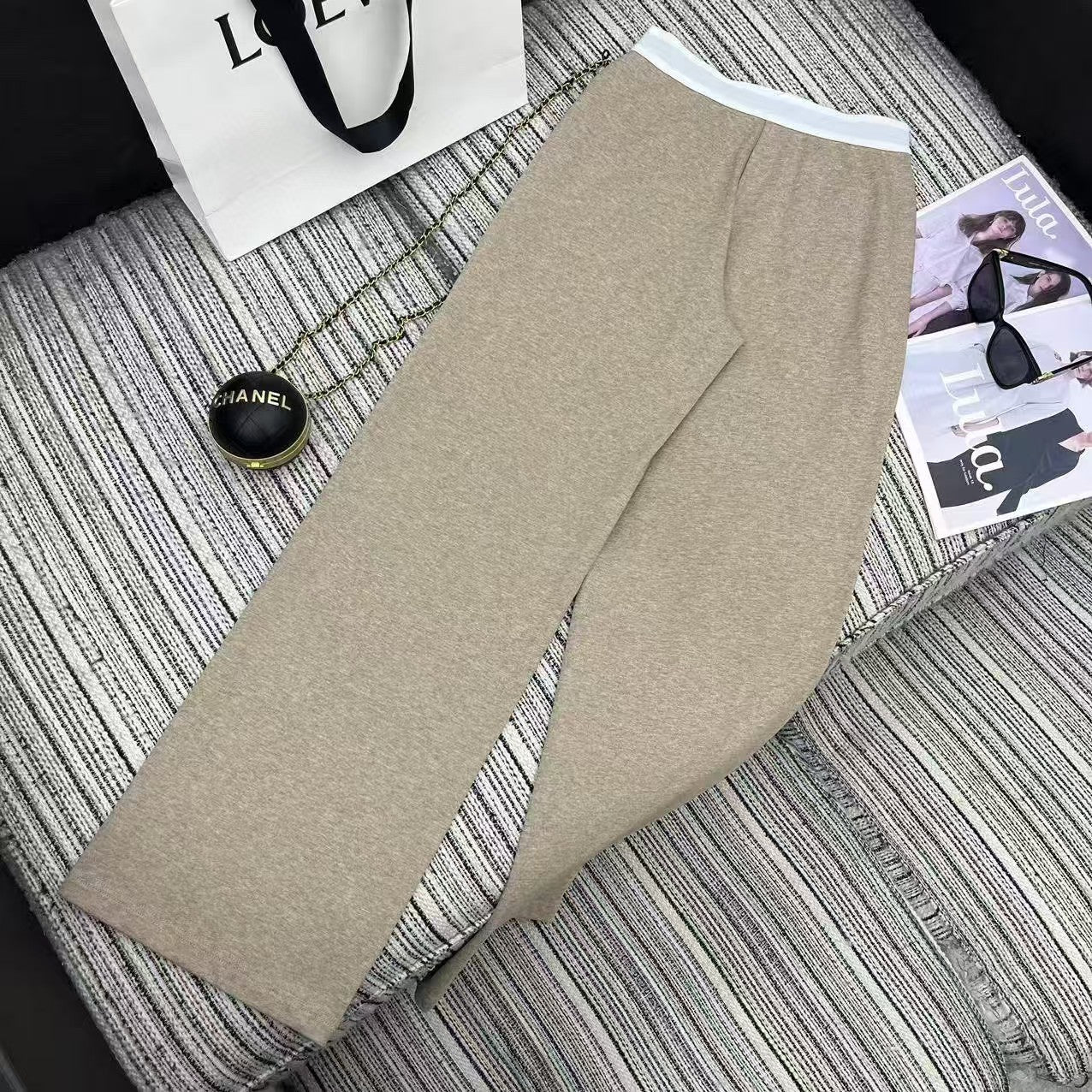 Costume à manches courtes et revers en ruban avec lettres épissées au début du printemps (25 pièces)