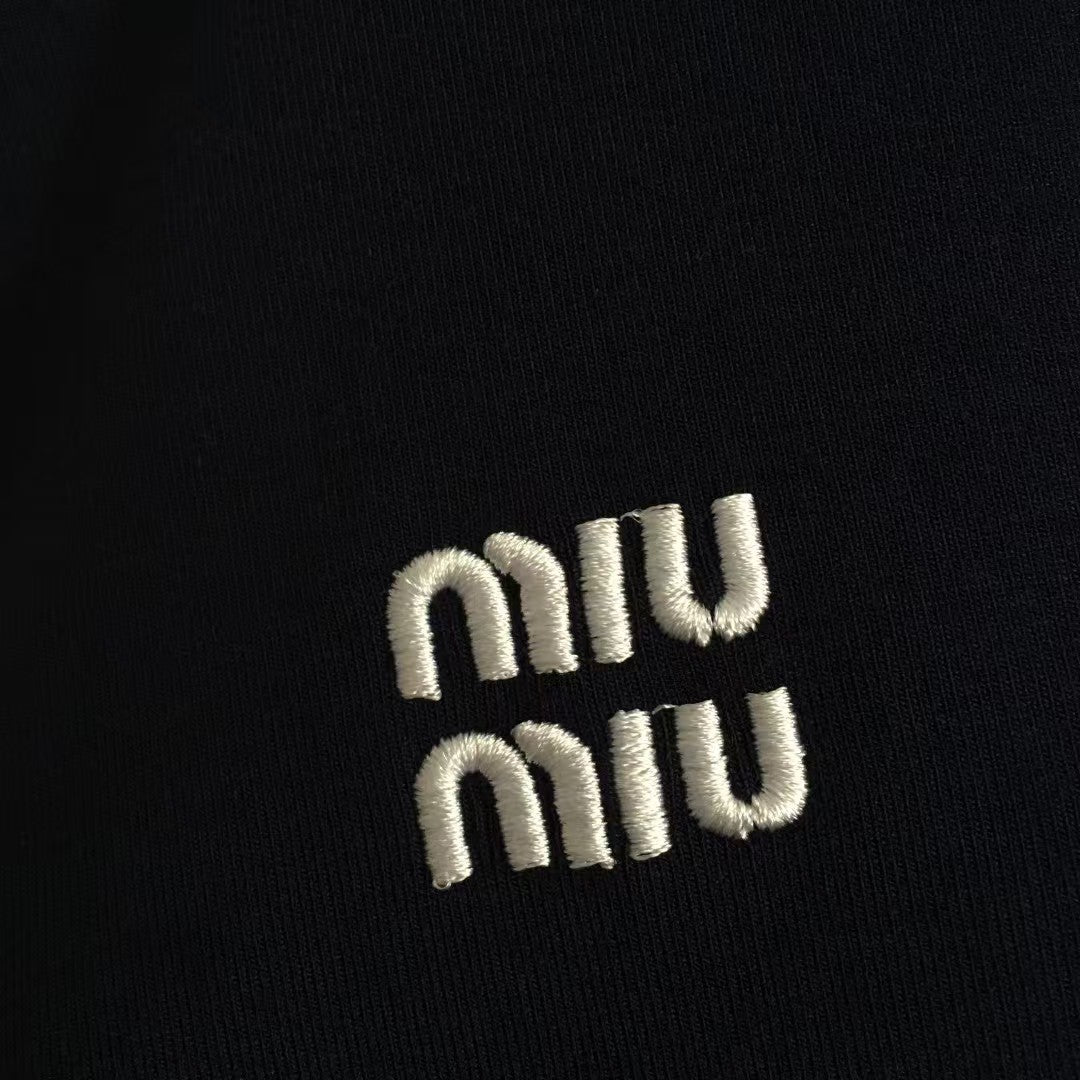 25 nouveaux logos simples brodés, manches courtes à revers en dentelle assorties