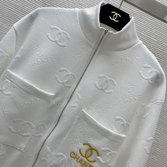 25 Fashion casual suit with double  logo embossing