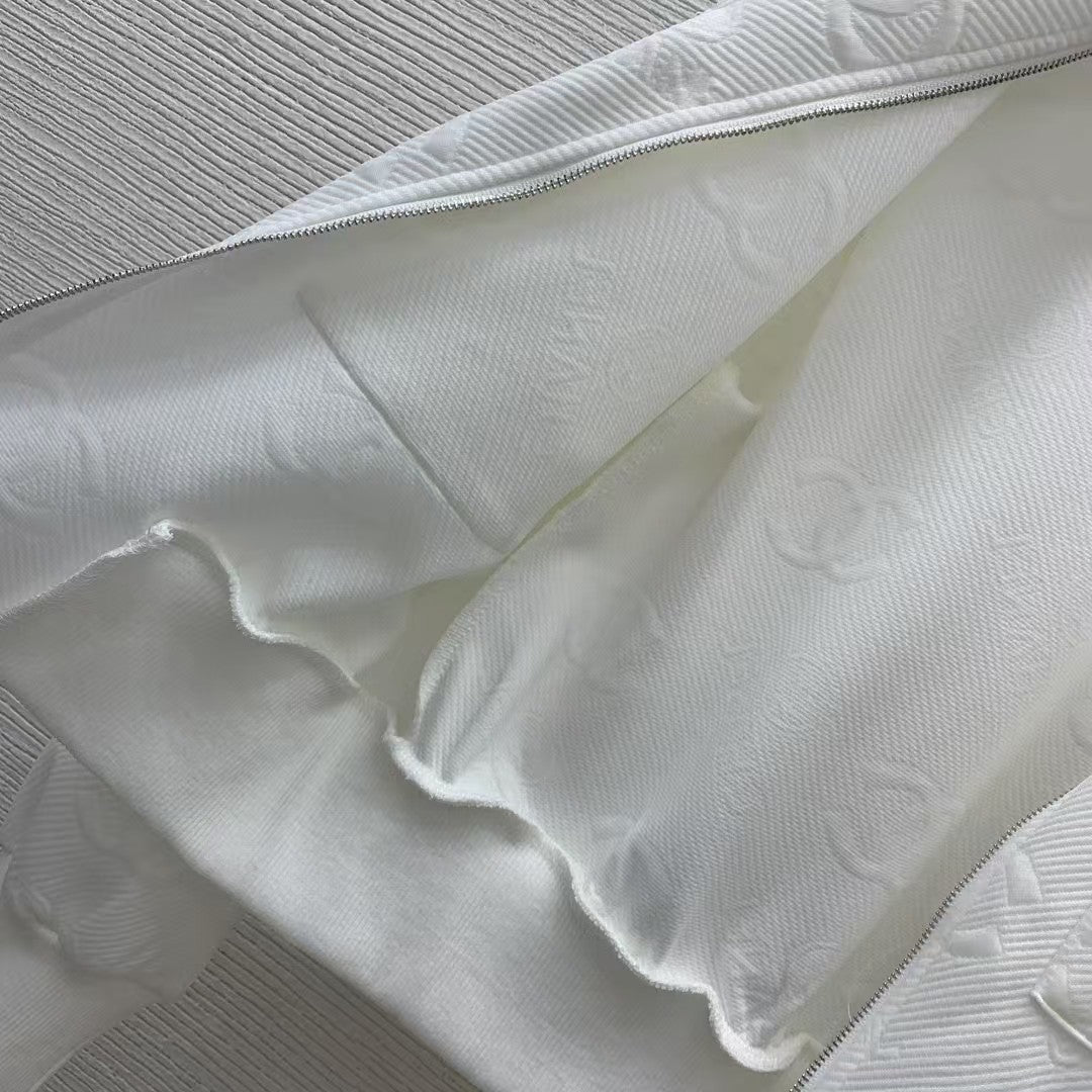 25 costumes décontractés à la mode avec logo double C en relief