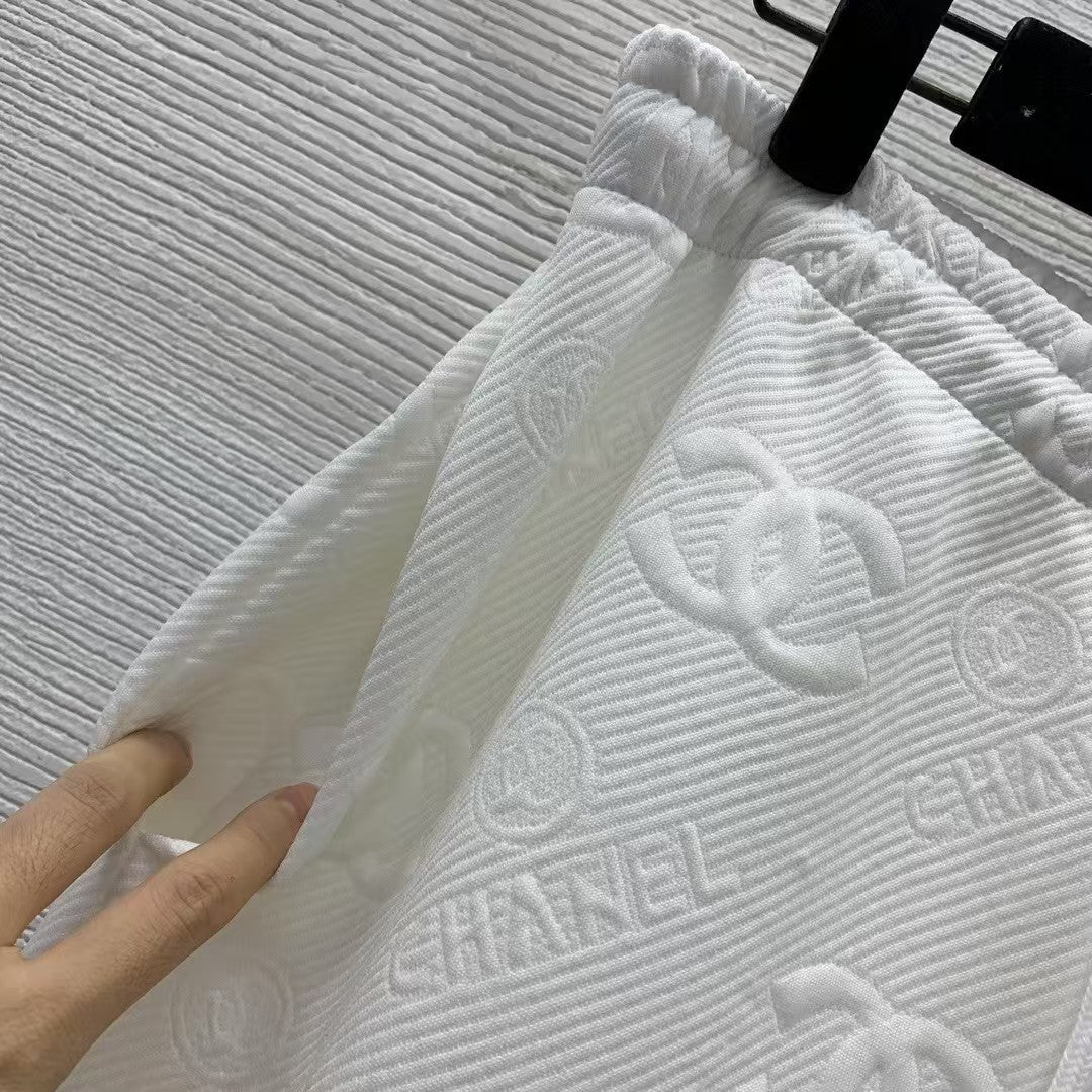 25 costumes décontractés à la mode avec logo double C en relief