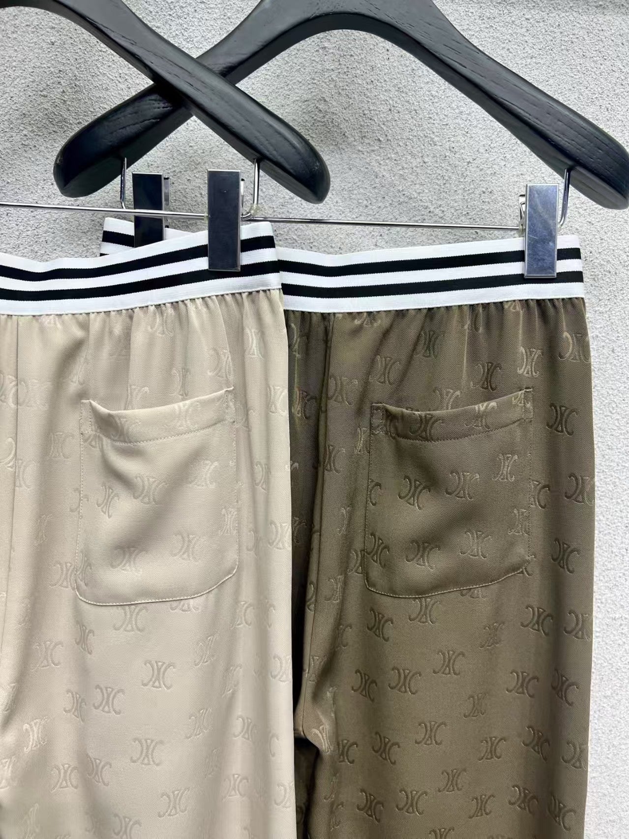 Pantalon décontracté à motif Web en relief 25