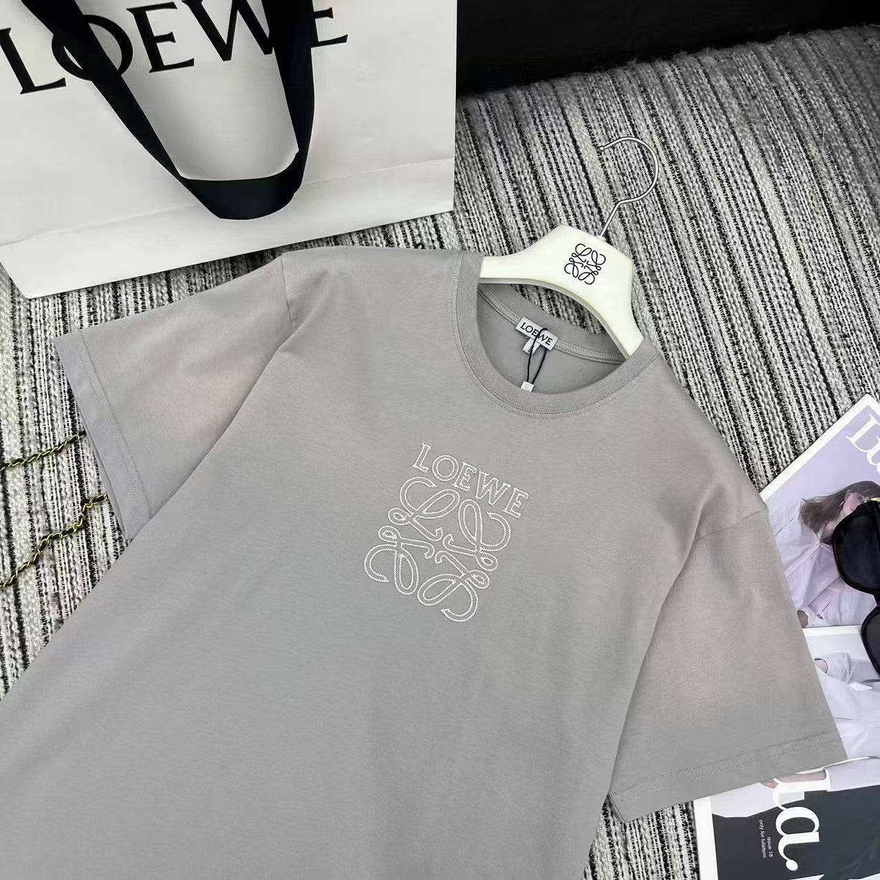 Kurzärmliges T-Shirt mit Rundhalsausschnitt und Logo-Stickerei