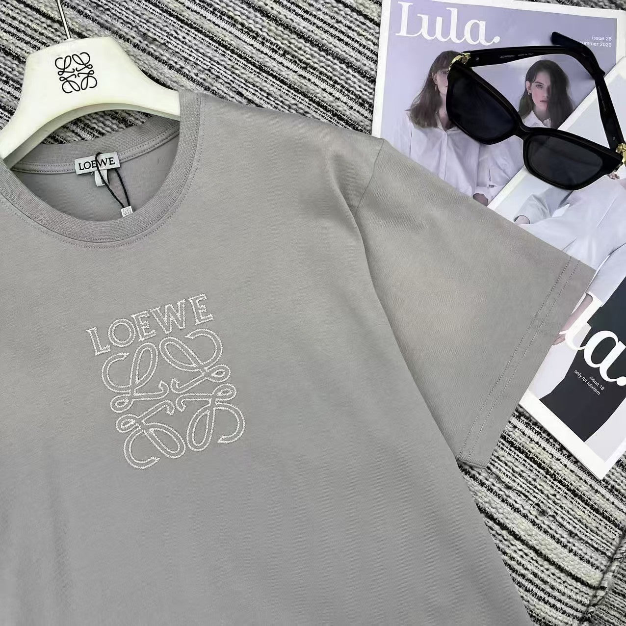 Kurzärmliges T-Shirt mit Rundhalsausschnitt und Logo-Stickerei