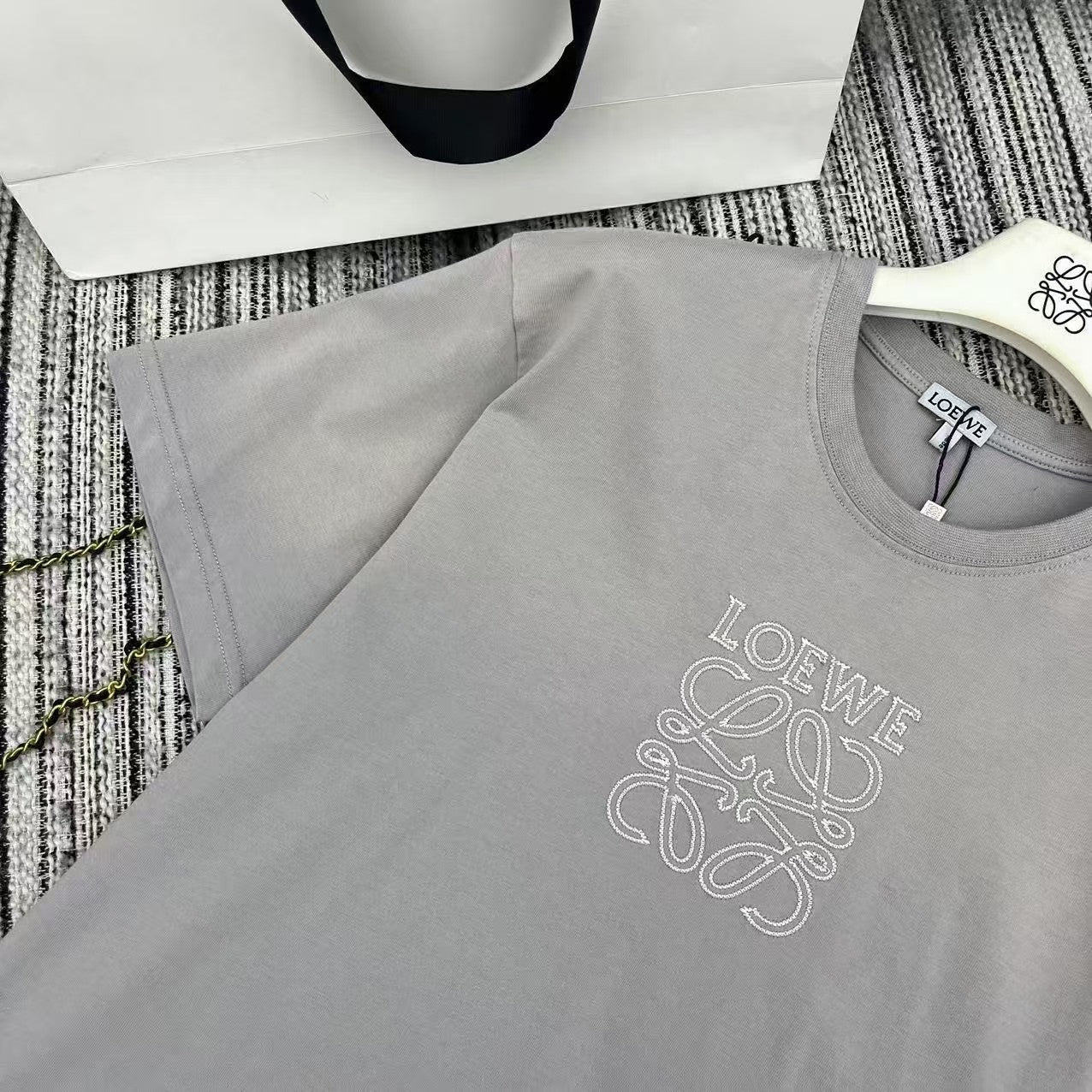 Kurzärmliges T-Shirt mit Rundhalsausschnitt und Logo-Stickerei