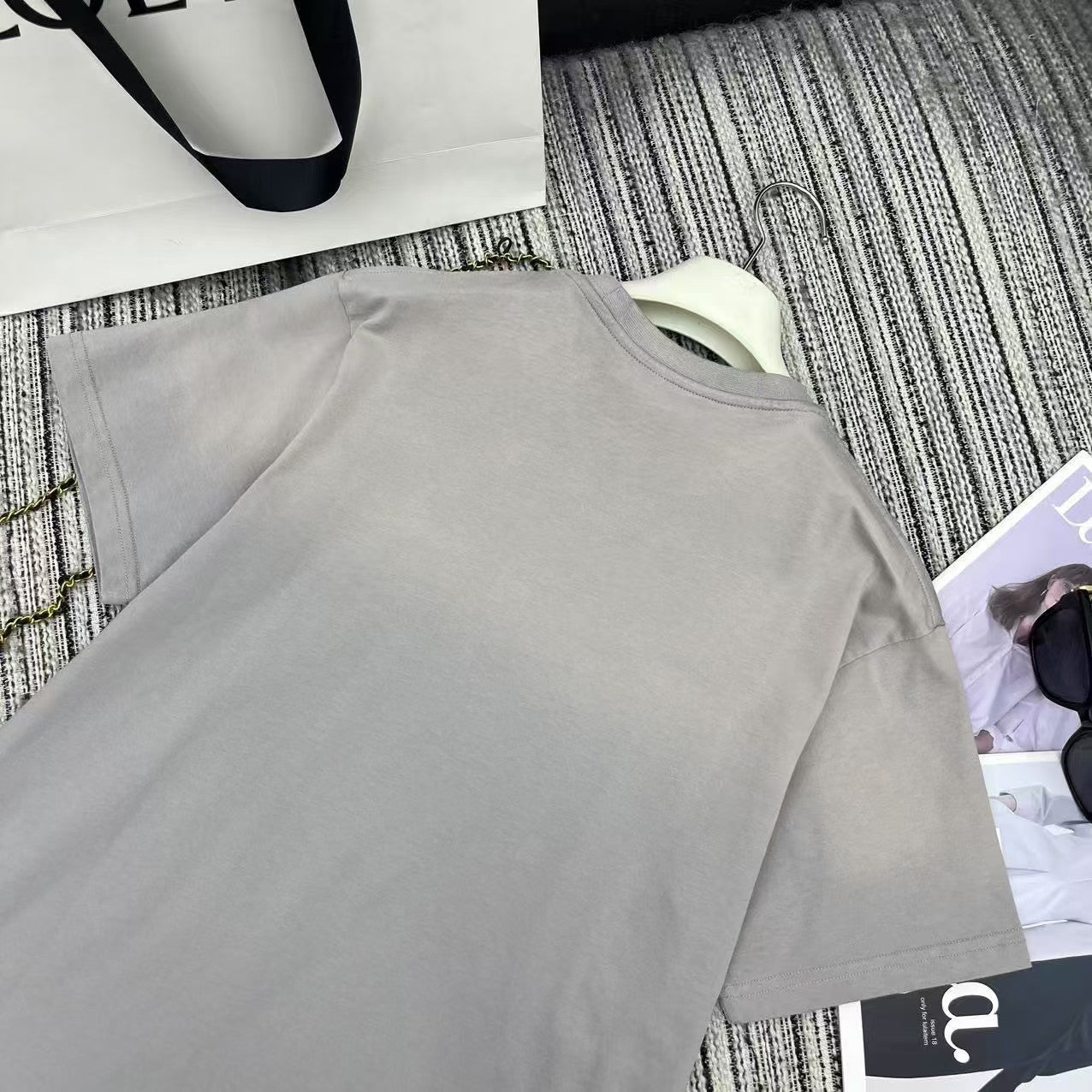 Kurzärmliges T-Shirt mit Rundhalsausschnitt und Logo-Stickerei