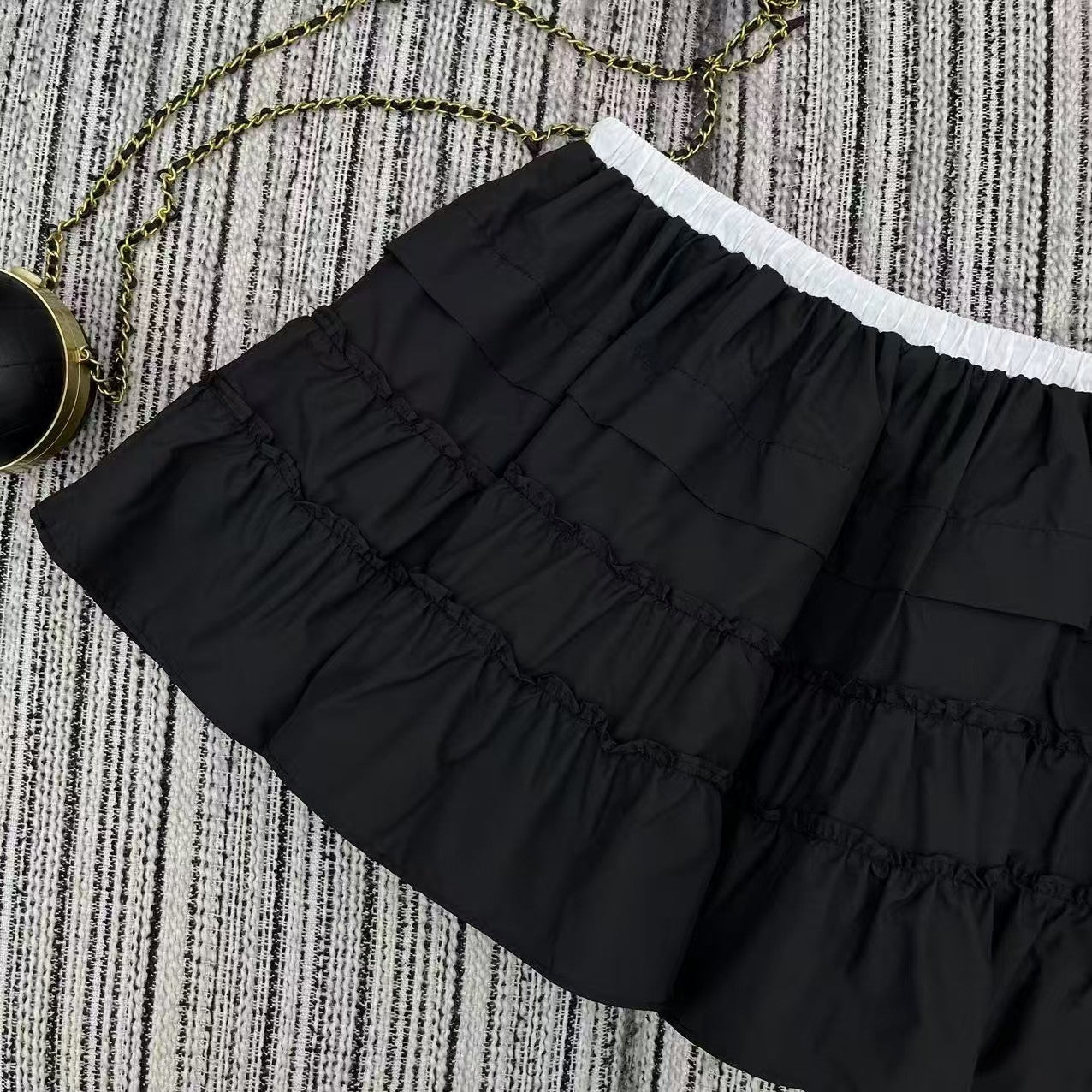 Jupe courte à taille élastique contrastée