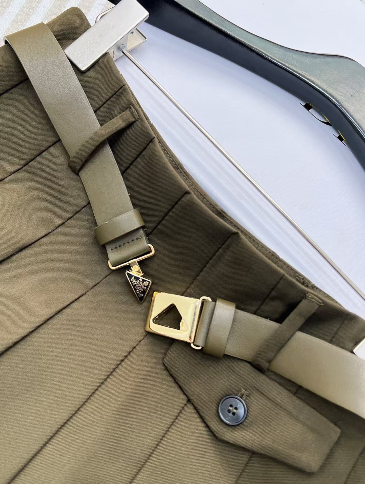 25 nouvelles jupes plissées à ceinture vert armée