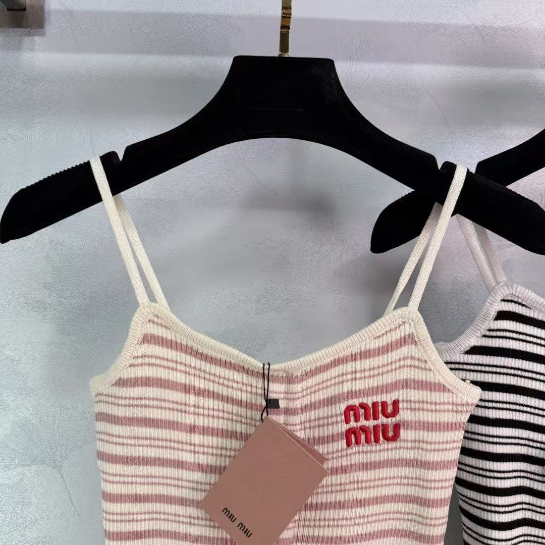 Gestricktes Camisole mit Streifen und Kordelzug