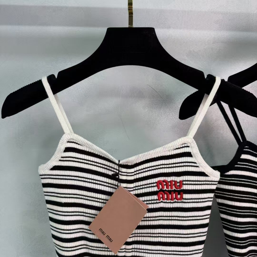 Gestricktes Camisole mit Streifen und Kordelzug