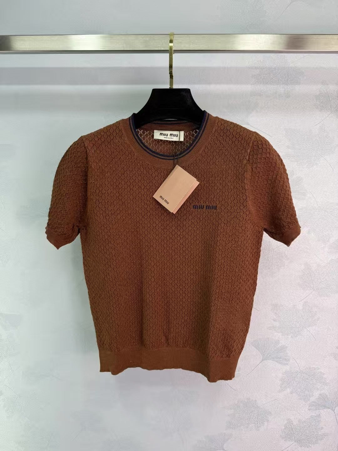 Hohlstrick-Rundhalsausschnitt, kurze Ärmel