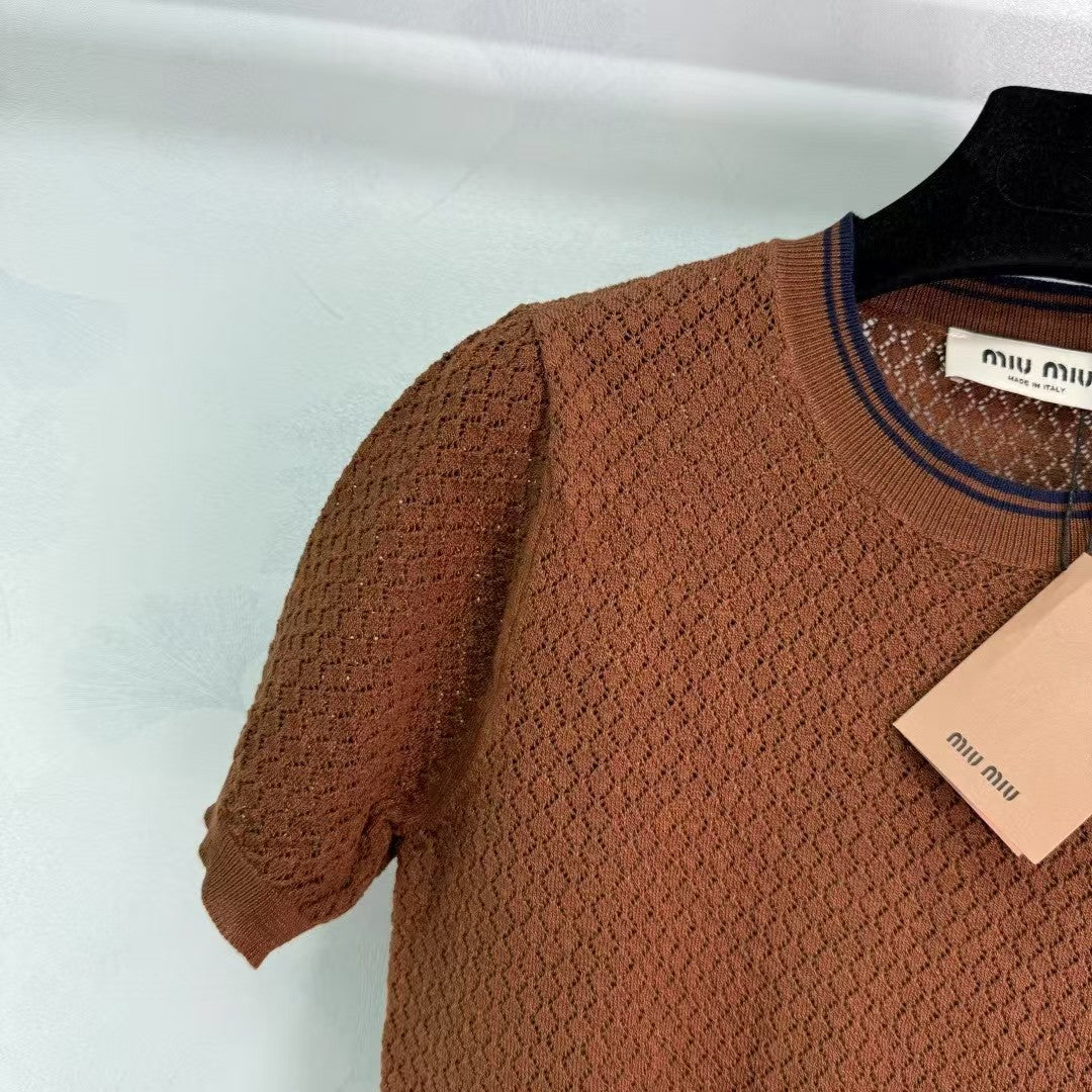 Hohlstrick-Rundhalsausschnitt, kurze Ärmel