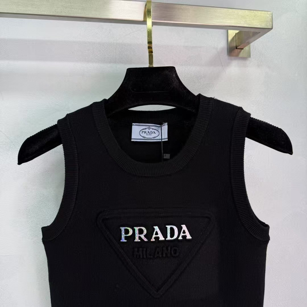 Strick-Westentop mit Rundhalsausschnitt