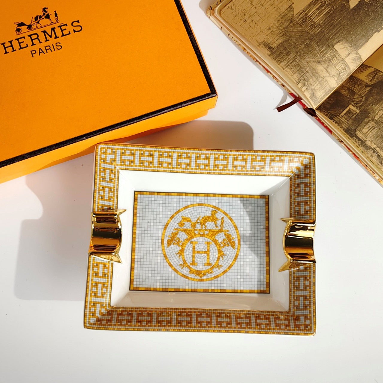 Cendrier classique de luxe en porcelaine antique