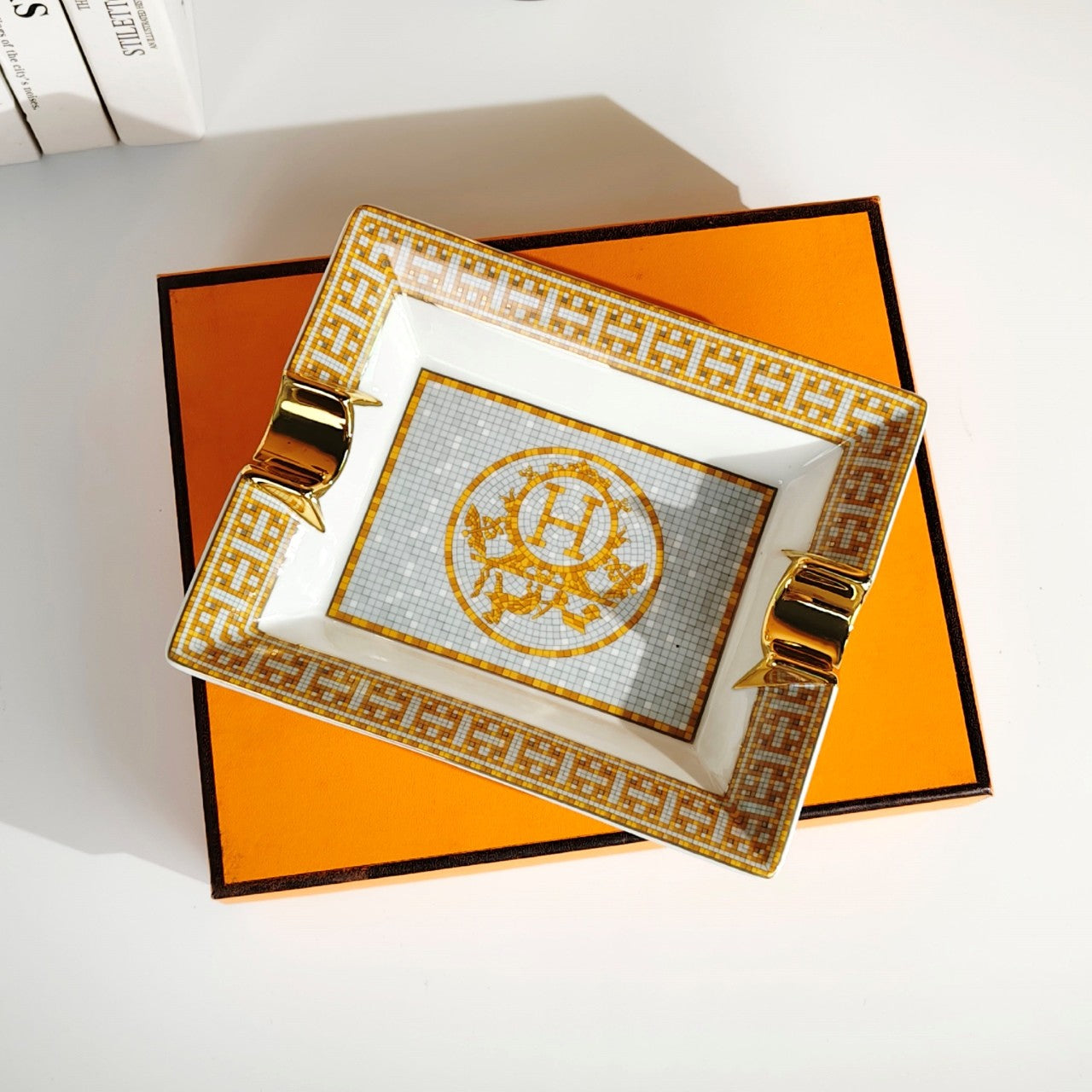 Cendrier classique de luxe en porcelaine antique