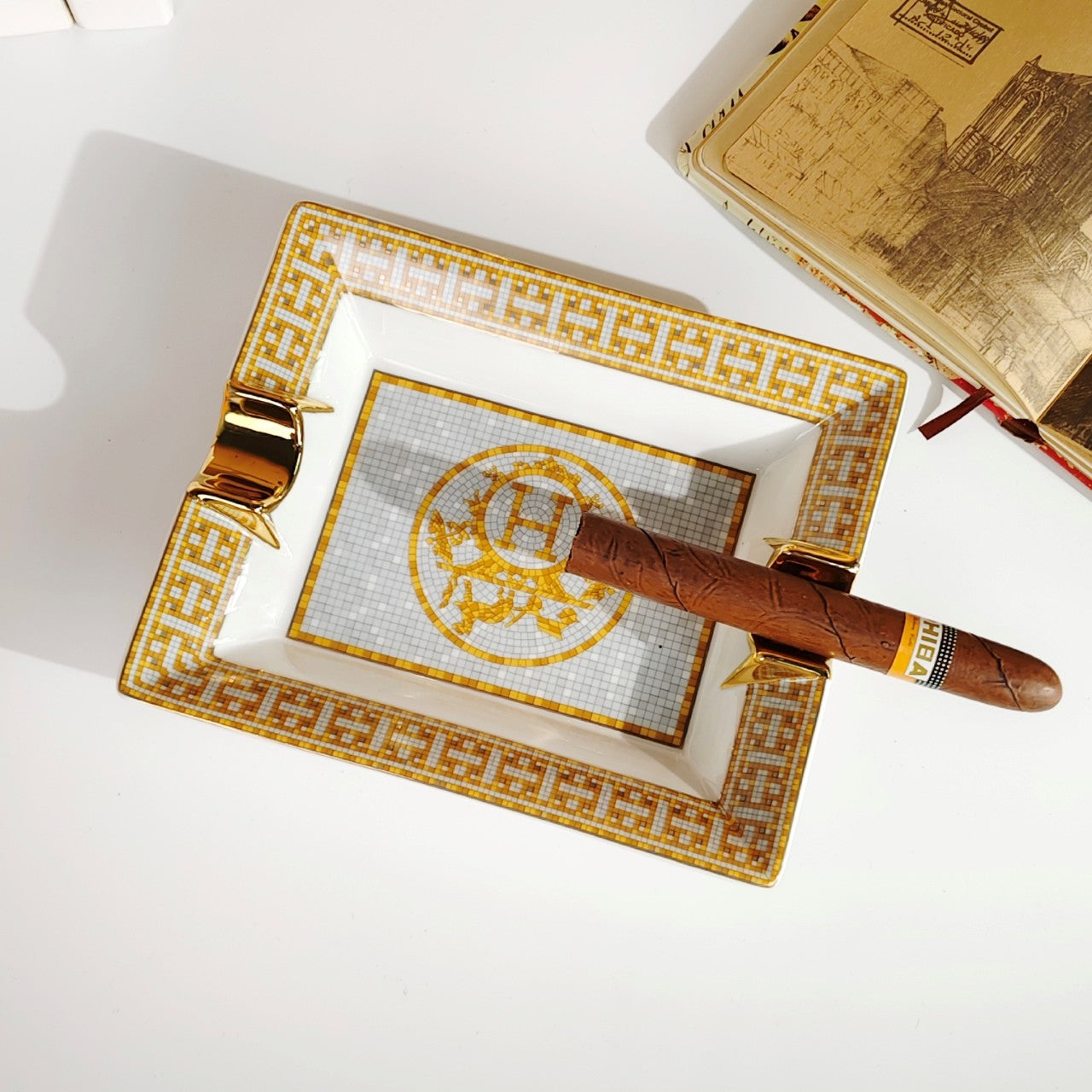 Cendrier classique de luxe en porcelaine antique