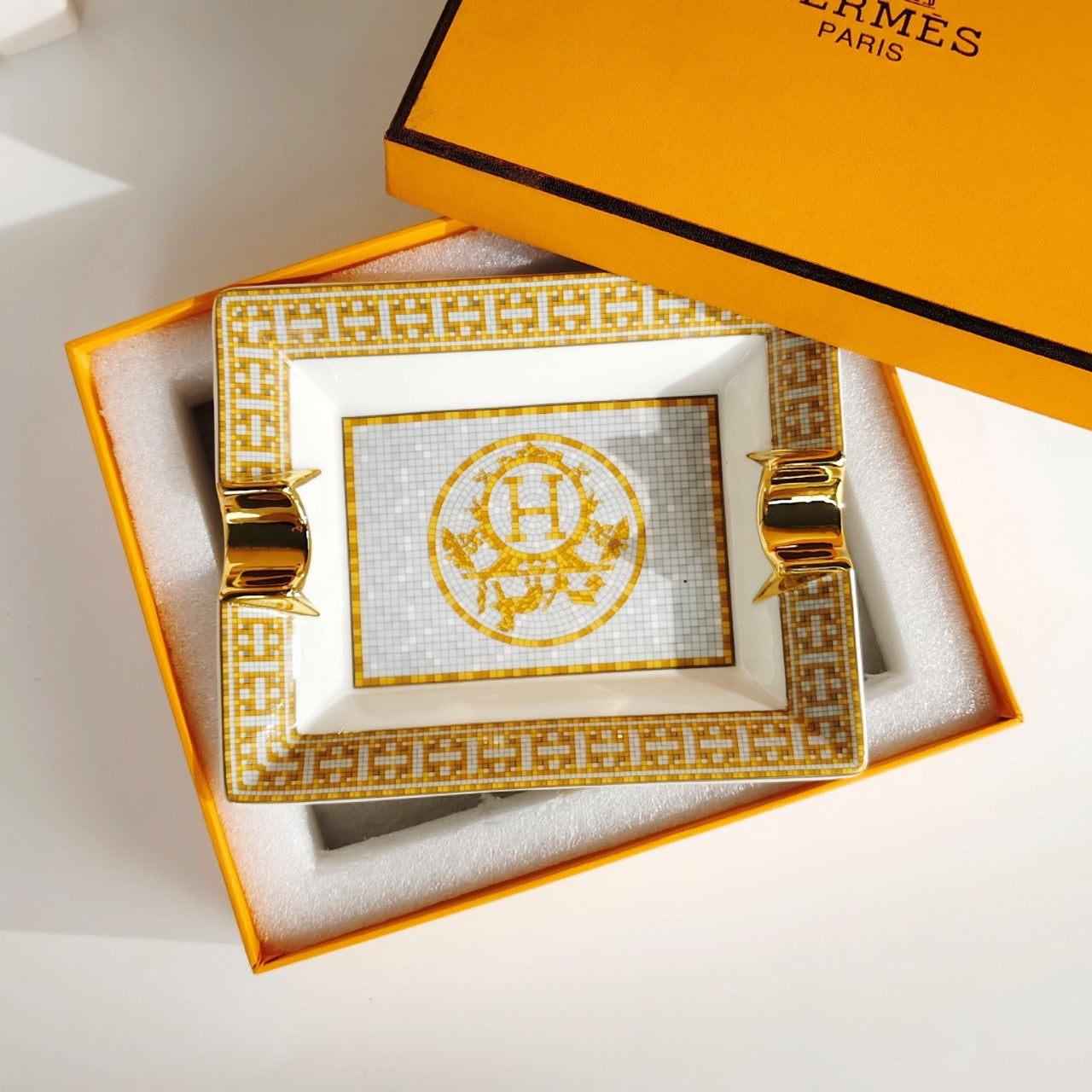 Cendrier classique de luxe en porcelaine antique