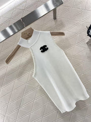 Off-shoulder halterneck knitted vest