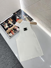 Off-shoulder halterneck knitted vest