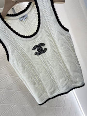 Contrast lace knitted vest