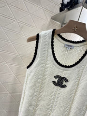 Contrast lace knitted vest