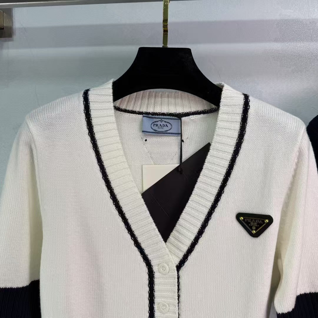 Cardigan tricoté de couleur contrastée