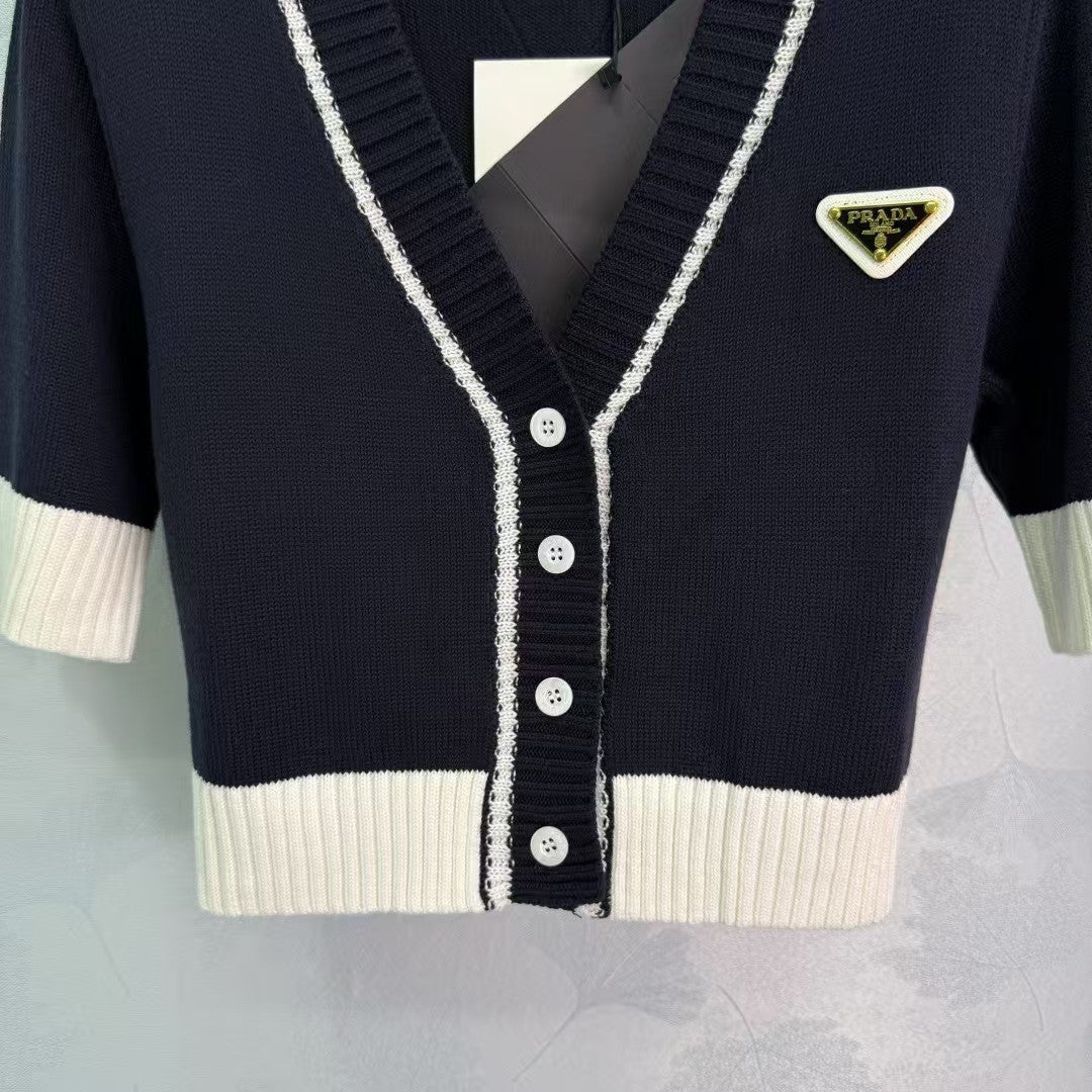 Cardigan tricoté de couleur contrastée