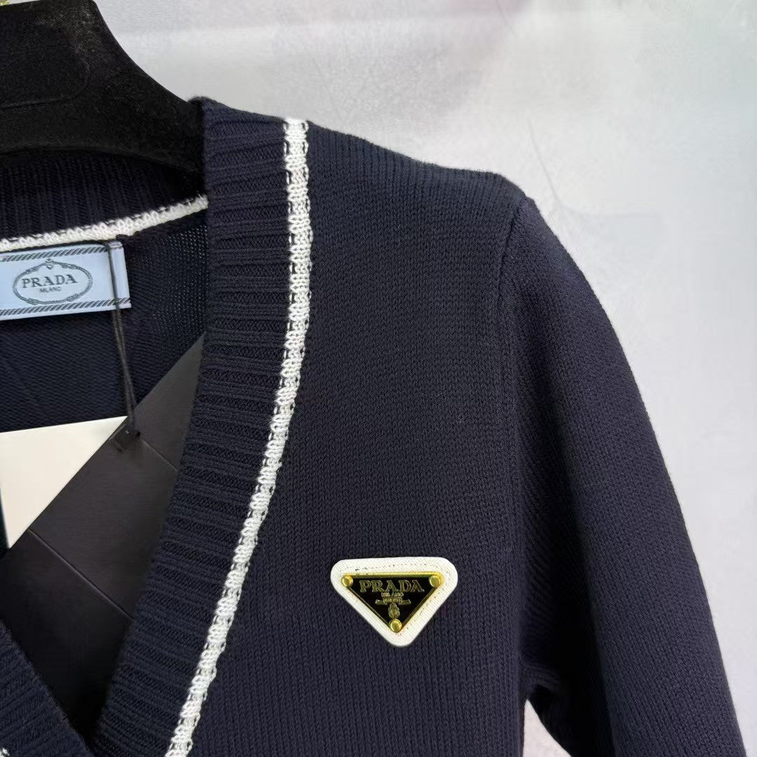 Cardigan tricoté de couleur contrastée