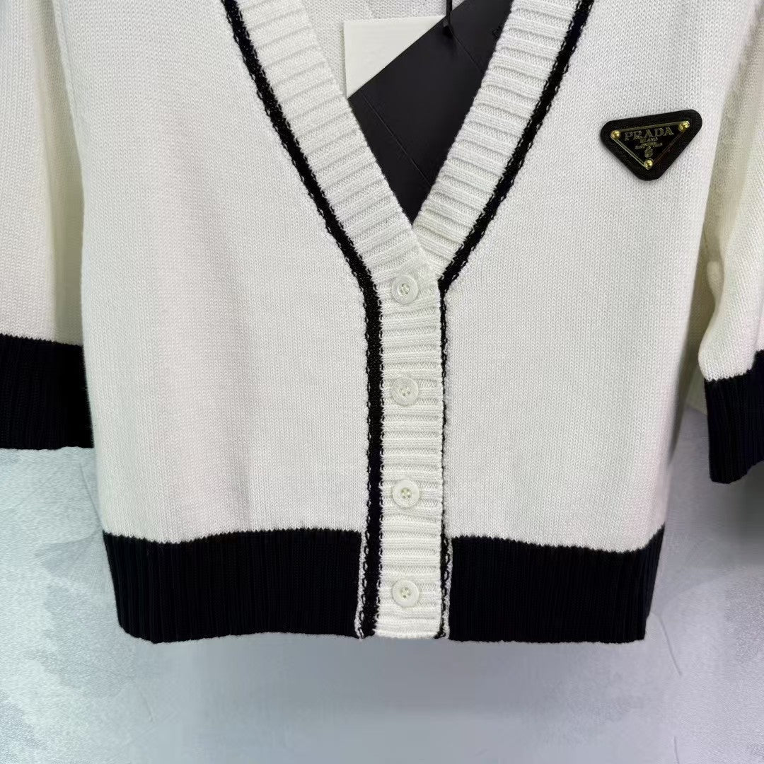 Cardigan tricoté de couleur contrastée