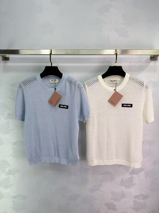 Hohler Rundhalsausschnitt, kurze Ärmel