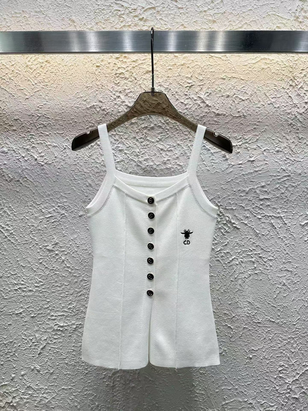Button knitted suspenders
