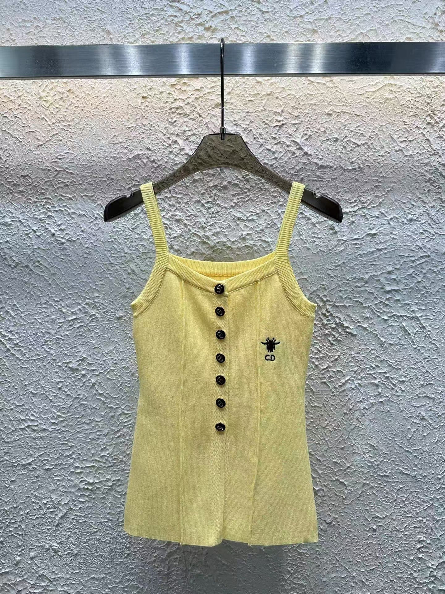 Gestrickte Hosenträger mit Knöpfen