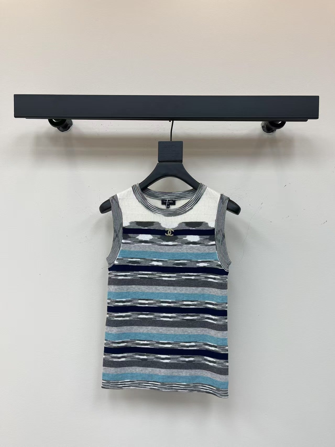 Gestreifte Strickweste