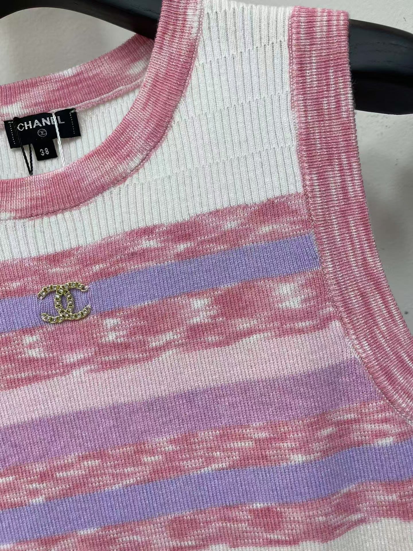 Gestreifte Strickweste