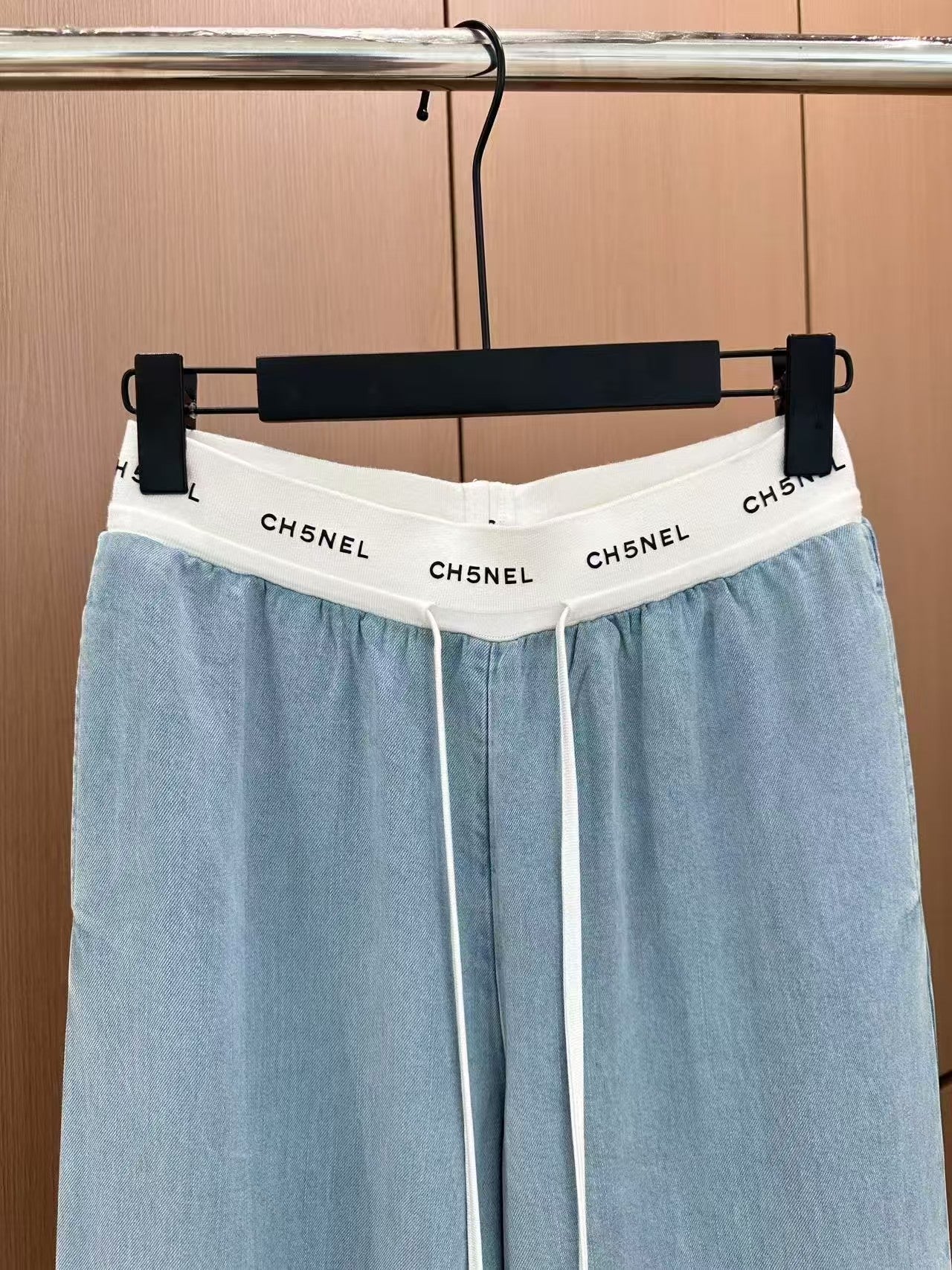 Jean Tencel à cordon de serrage de couleur contrastée