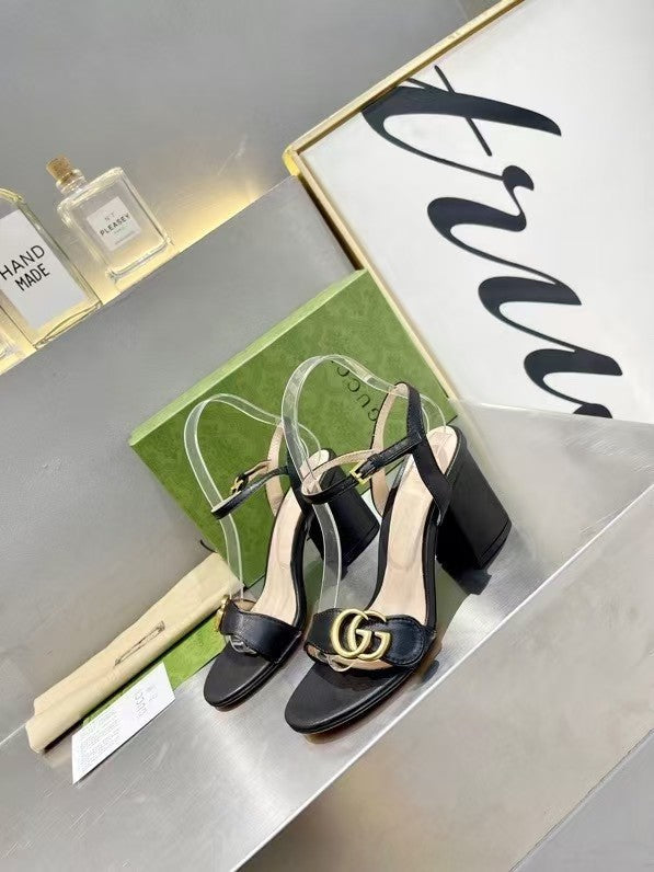 Sandales classiques et polyvalentes