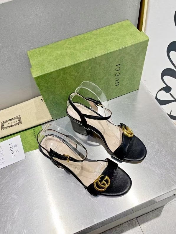 Sandales classiques et polyvalentes