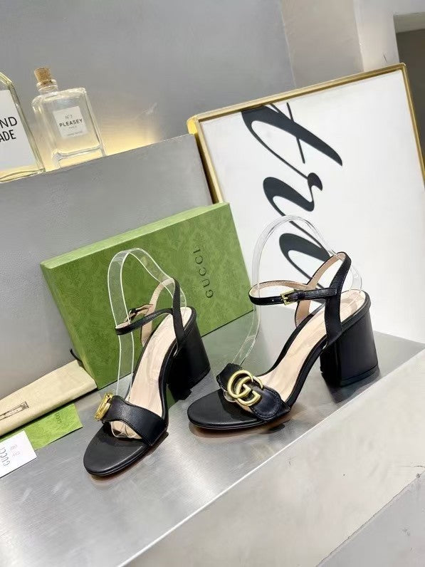 Sandales classiques et polyvalentes