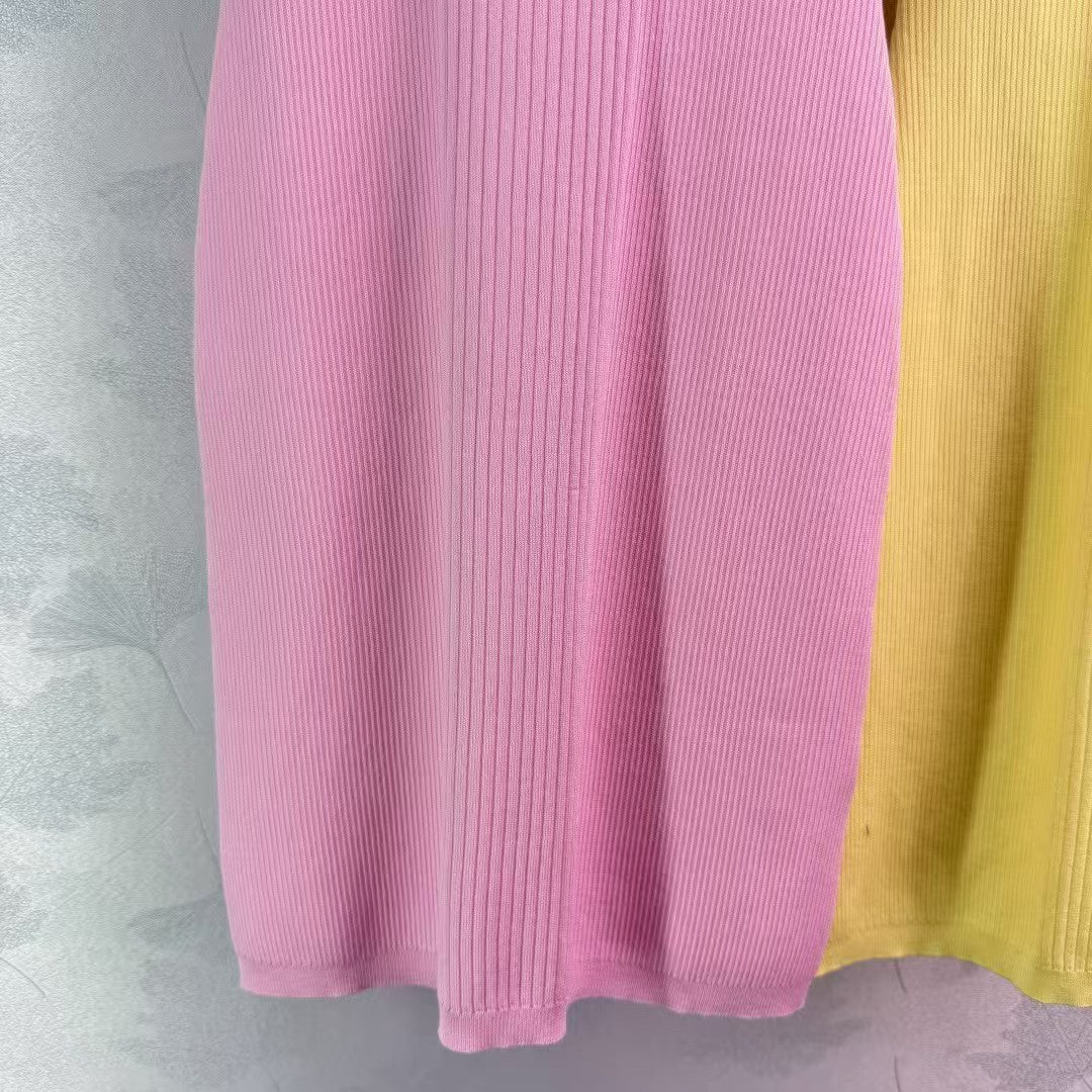 Neues gestricktes Westenkleid mit Rundhalsausschnitt