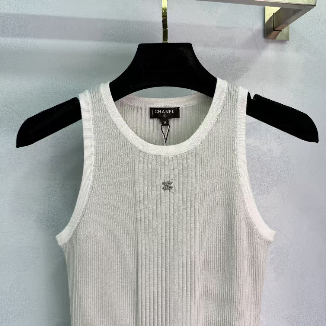 Neues gestricktes Westenkleid mit Rundhalsausschnitt