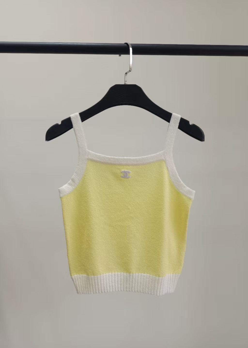 Camisole mit neuen Nähten