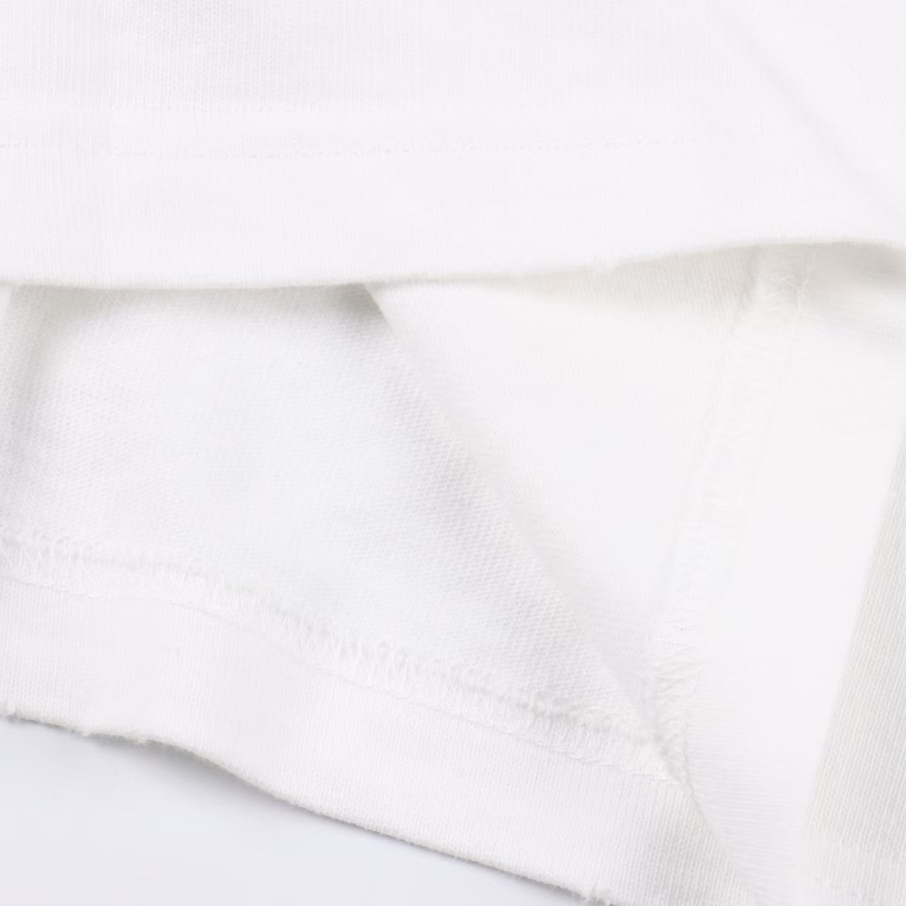 Serviette brodée lettre manches courtes