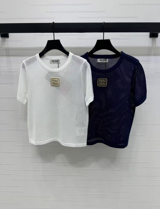 Hohler Rundhalsausschnitt, kurze Ärmel