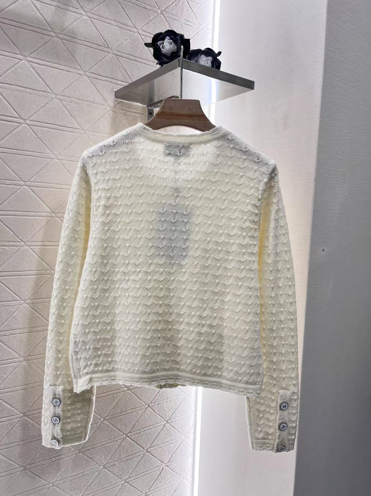 Strickjacke mit Rundhalsausschnitt und Zopfmuster