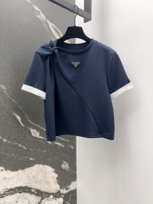 Triangle logo twist short sleeves with slit skirt