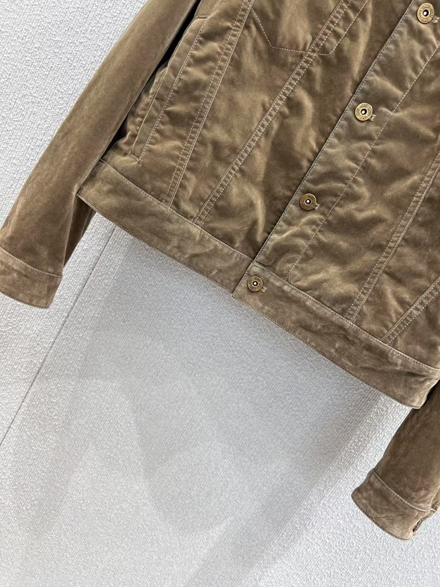 Einreihiger Mantel mit Samt-Denim-Revers