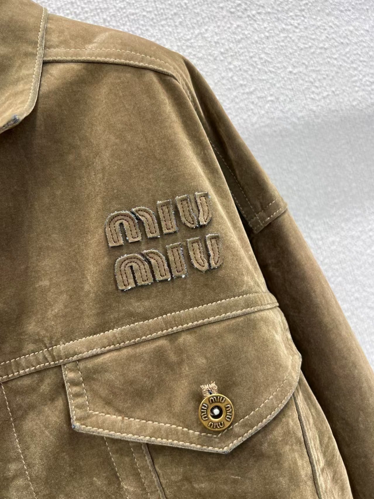 Einreihiger Mantel mit Samt-Denim-Revers