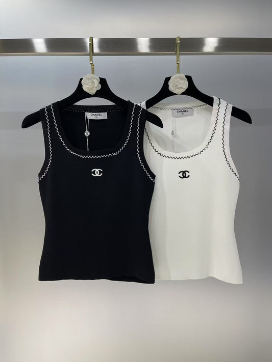 Gilet tricoté avec lettres brodées
