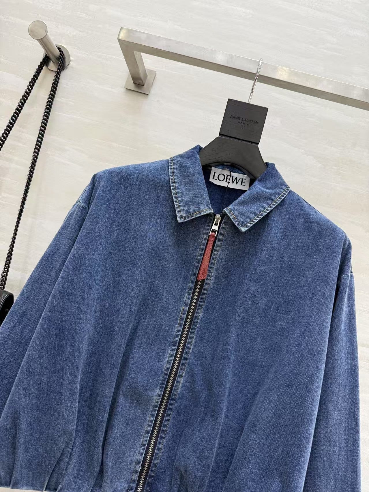 Neue kurze Jeansjacke