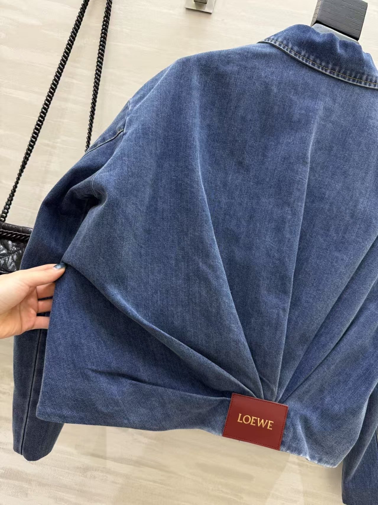 Neue kurze Jeansjacke